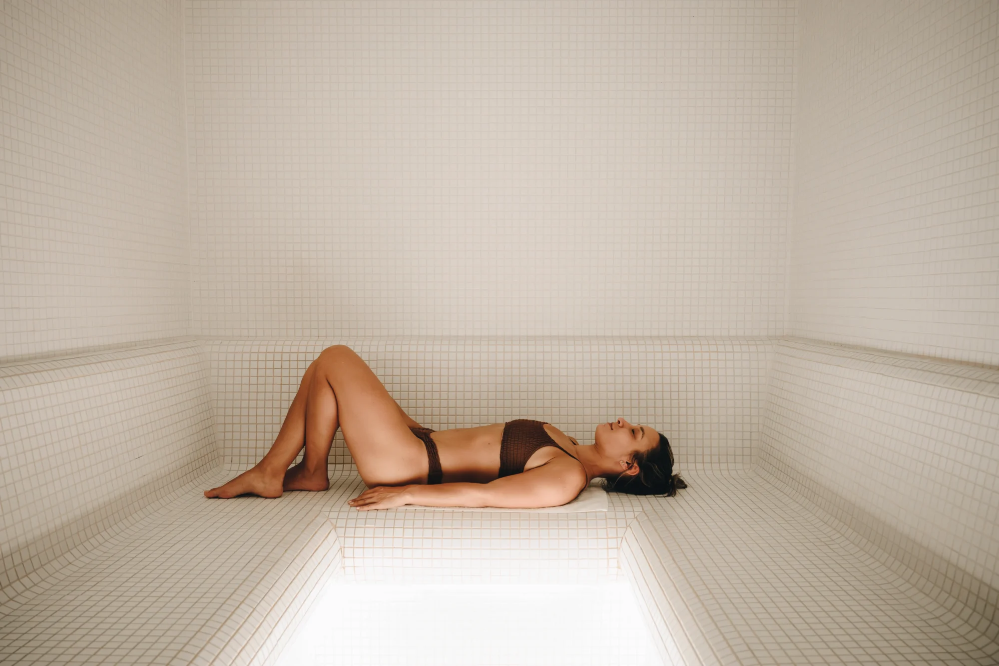 Aqua Ignis Blue Mountains Woman in Herbal Steam Room